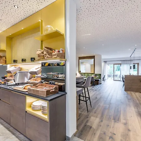 Alpenparks & Alpina Seefeld 公寓式酒店